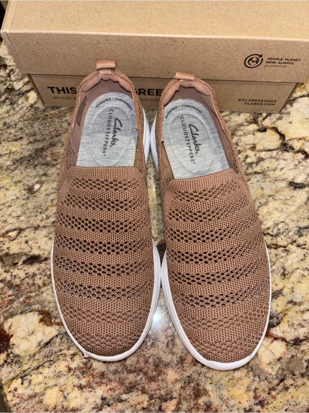 Clark’s Slip on Sneakers NEW IN BOX - Picture 5 of 8